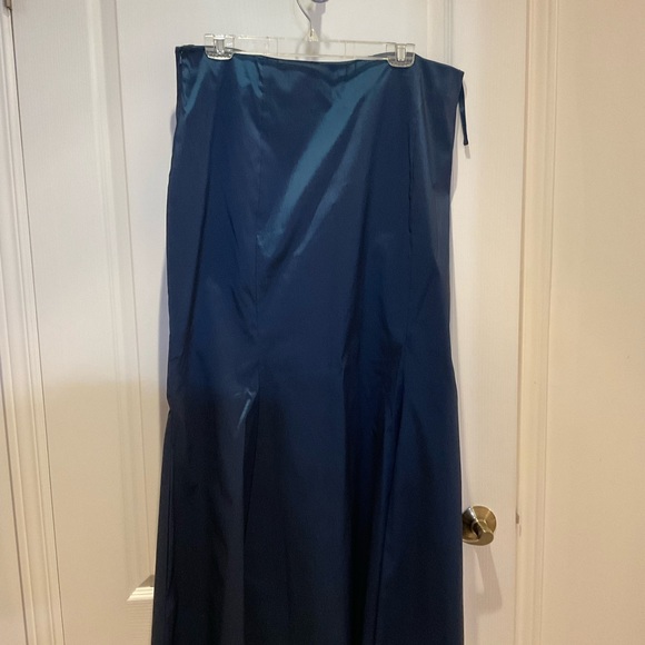 Gorgeous floor length mermaid gala skirt - Picture 2 of 2